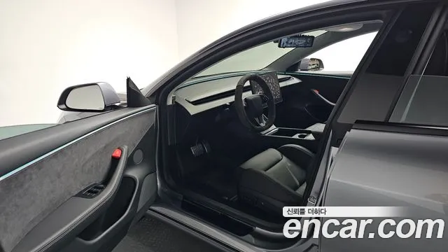 Tesla Model 3 — Фото автомобиля 15