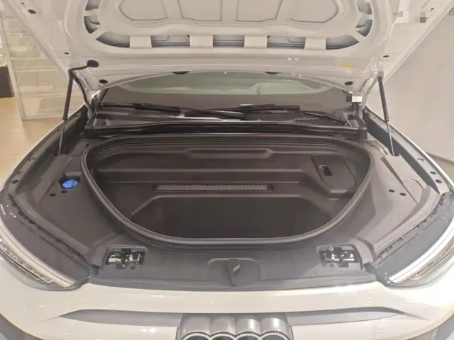 Audi Q6L e-tron — Фото автомобиля 24