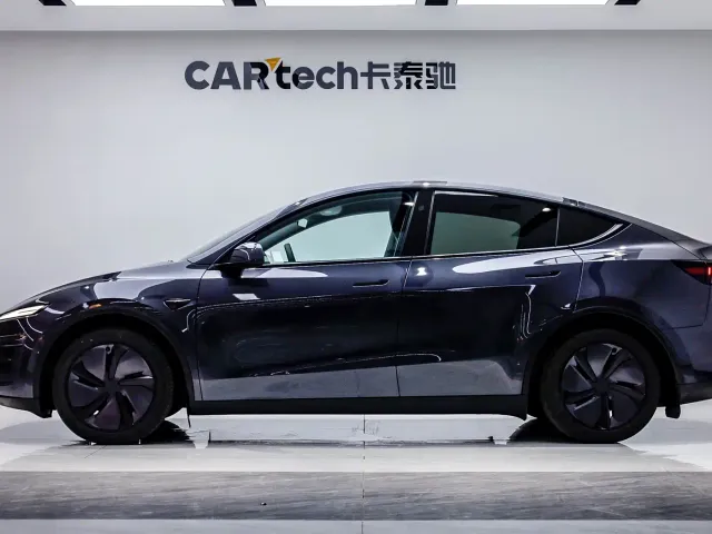 Tesla Model Y — Фото автомобиля 23