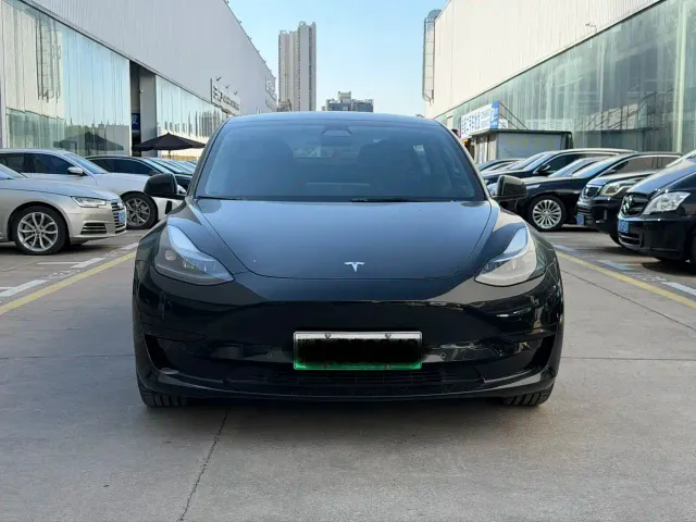 Tesla Model 3 — Фото автомобиля 3