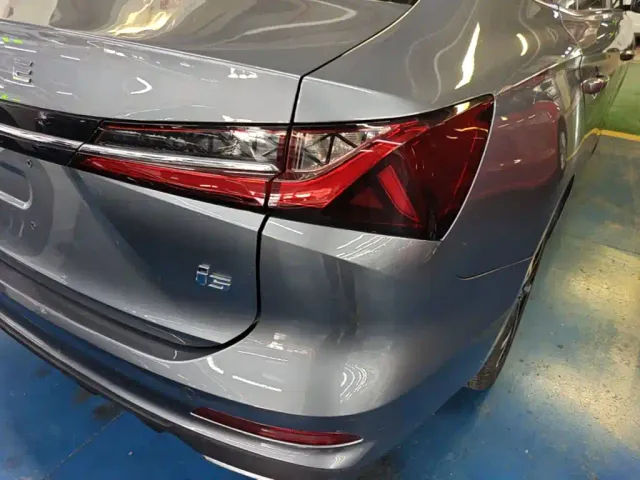 Roewe i5 — Фото автомобиля 7