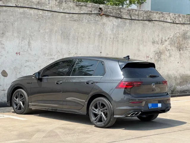 Volkswagen Golf — Фото автомобиля 12