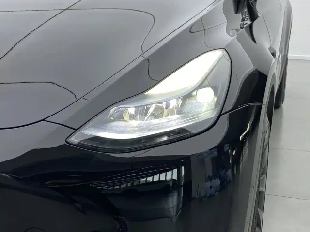 Tesla Model Y — Фото автомобиля 6
