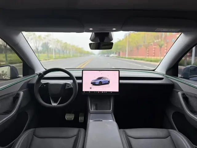 Tesla Model Y — Фото автомобиля 4