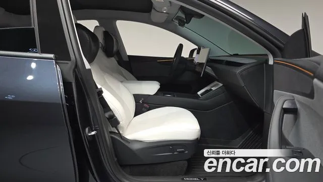 Tesla Model Y — Фото автомобиля 11