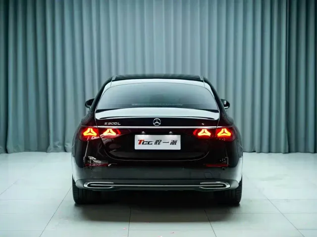 Mercedes-Benz E-Class — Фото автомобиля 9