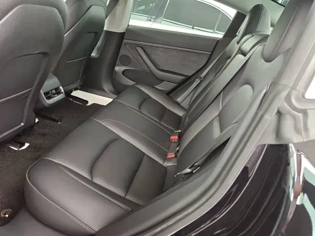 Tesla Model 3 — Фото автомобиля 16