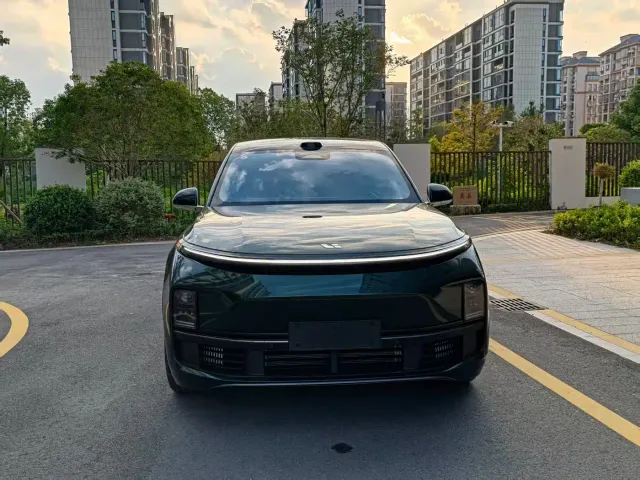 Li Auto L8 — Фото автомобиля 2