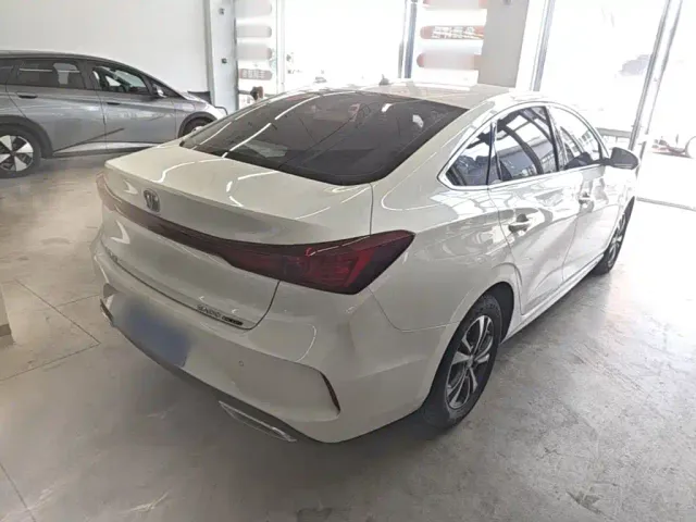 Changan Eado — Фото автомобиля 6