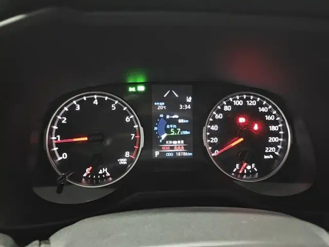Toyota RAV4 — Фото автомобиля 11