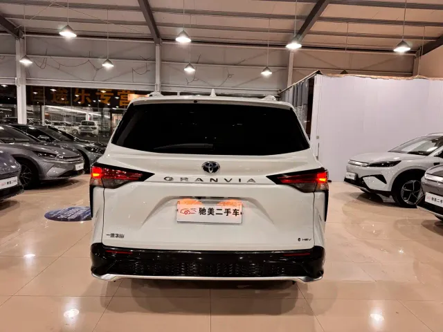 Toyota Granvia — Фото автомобиля 6