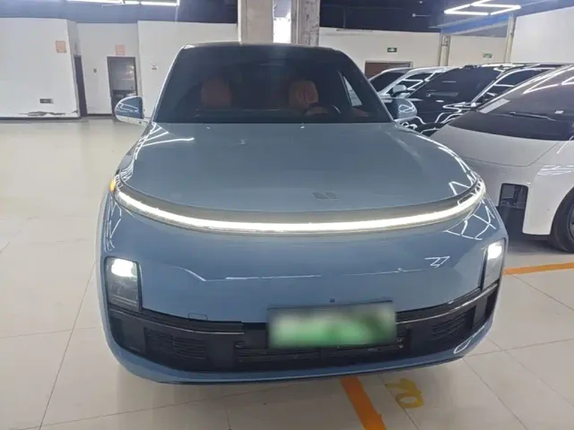 Li Auto L8 — Фото автомобиля 2