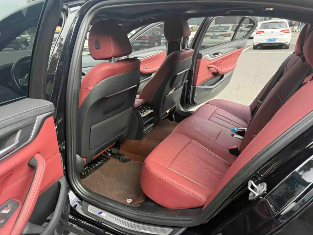 BMW 5 Series — Фото автомобиля 9