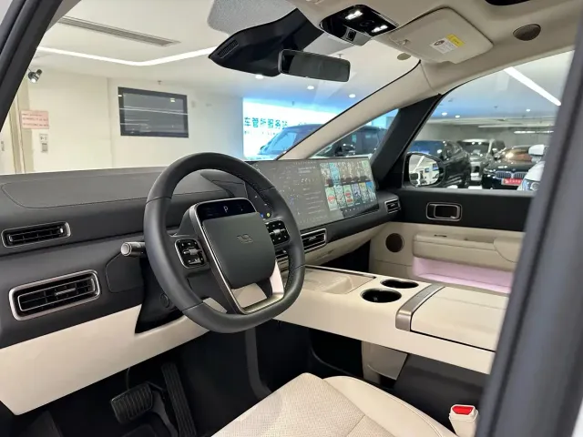 Li Auto MEGA — Фото автомобиля 10