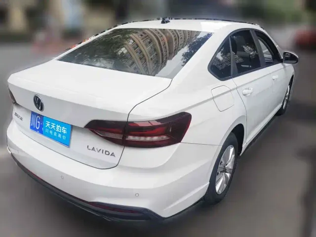 Volkswagen Lavida — Фото автомобиля 2