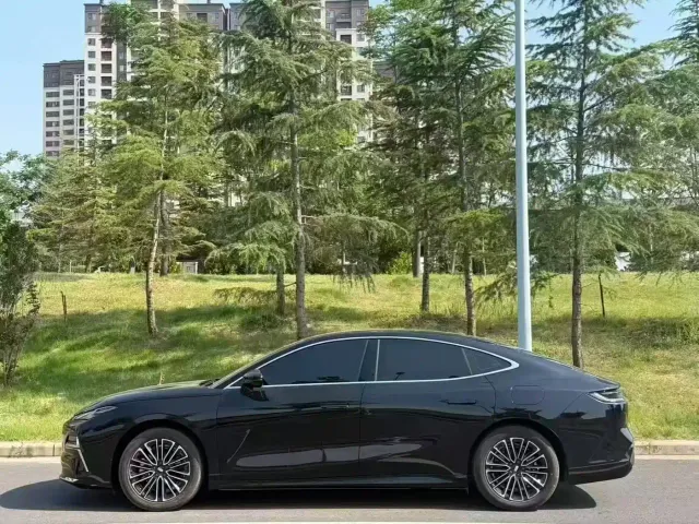 Geely Galaxy Xingyao 8 — Фото автомобиля 3