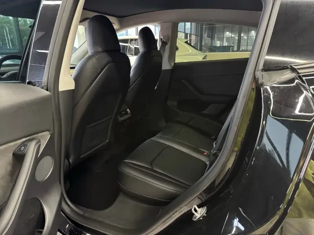 Tesla Model Y — Фото автомобиля 5