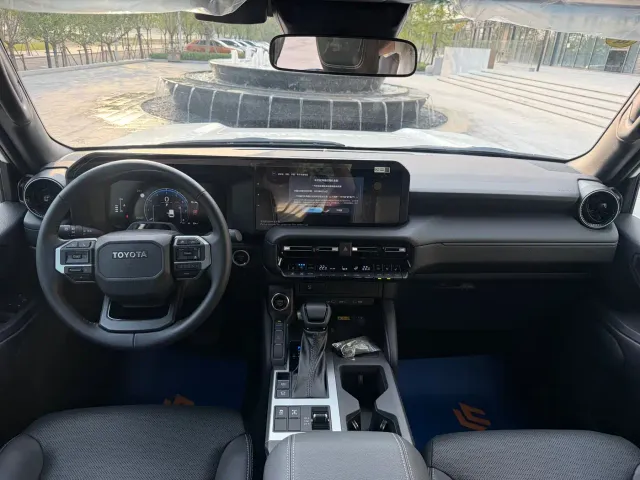 Toyota Prado — Фото автомобиля 12