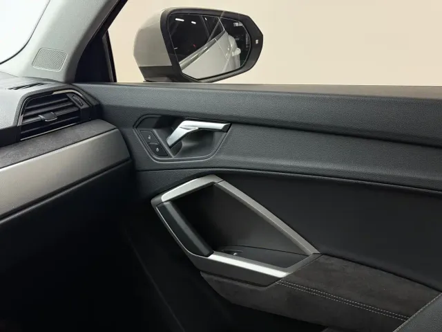 Audi Q3 — Фото автомобиля 11