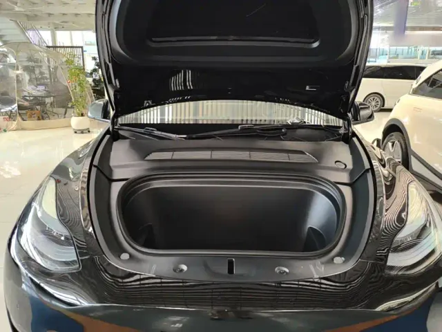 Tesla Model Y — Фото автомобиля 19