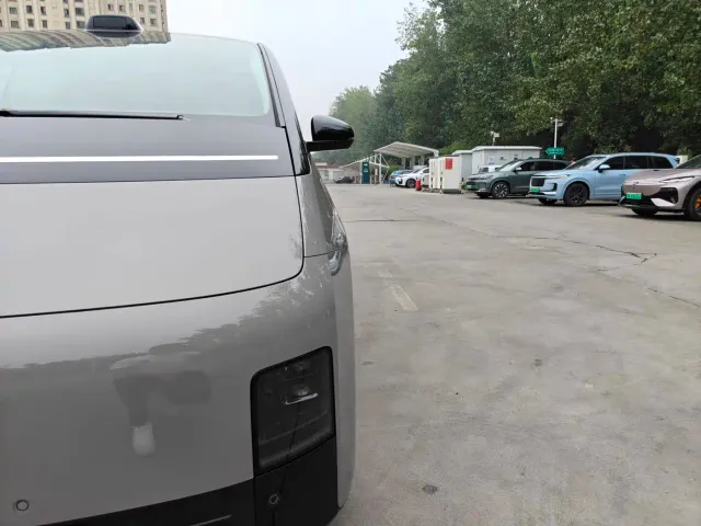 Li Auto Li Auto MEGA 2024 Ultra — Фото автомобиля 12
