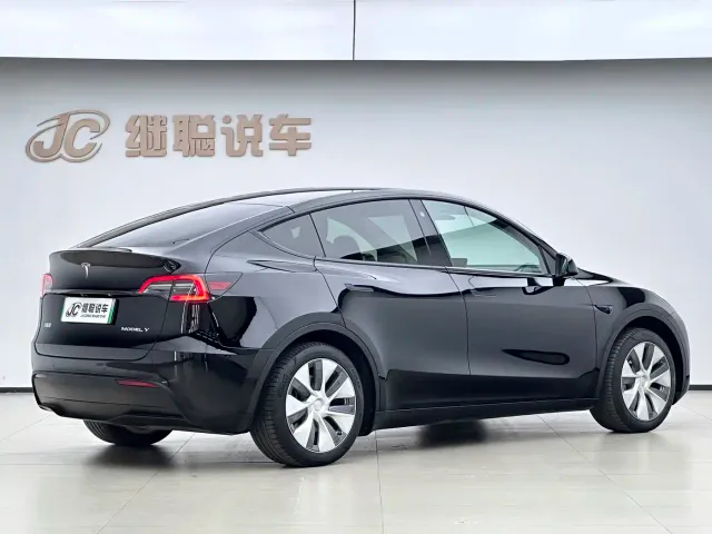 Tesla Model Y 2022 Facelift Rear-Wheel Drive Version — Фото автомобиля 3
