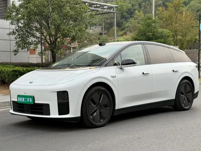 Фотография автомобиля — Li Auto i6