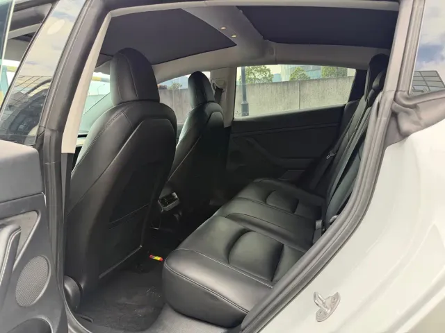Tesla Model 3 — Фото автомобиля 7