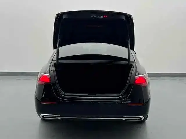 Mercedes-Benz E-Class — Фото автомобиля 12