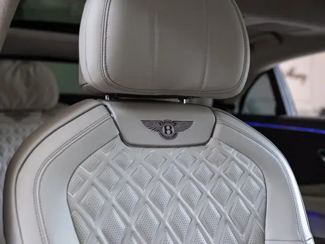 Bentley Flying Spur — Фото автомобиля 21