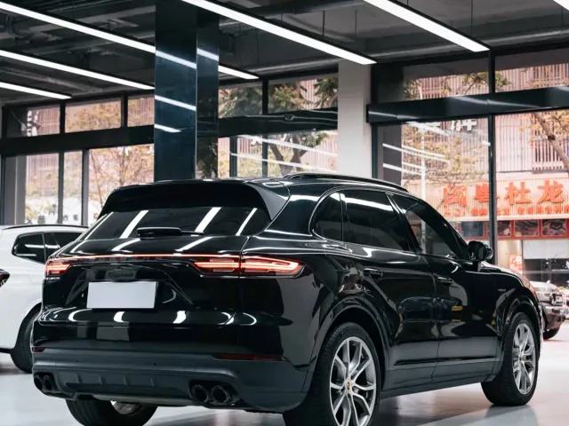 Porsche Cayenne — Фото автомобиля 3