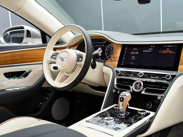 Bentley Flying Spur — Фото автомобиля 18