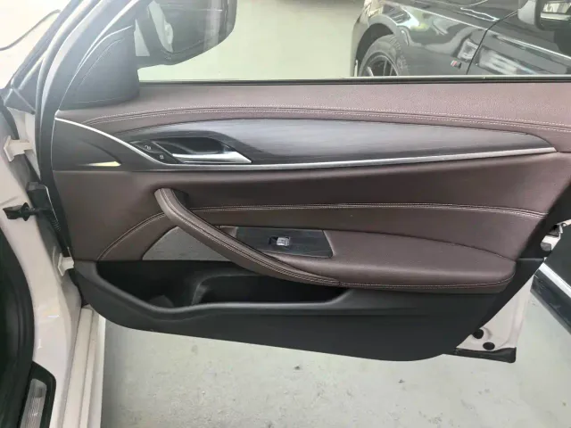 BMW 5 Series — Фото автомобиля 6