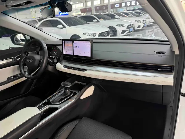 Geely Emgrand L — Фото автомобиля 18