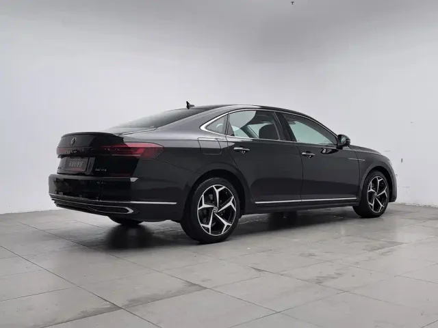 Volkswagen Passat — Фото автомобиля 2