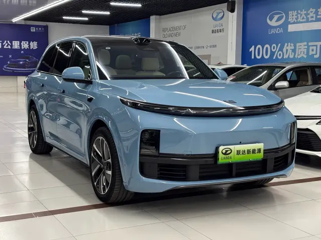 Li Auto L8 — Фото автомобиля 3