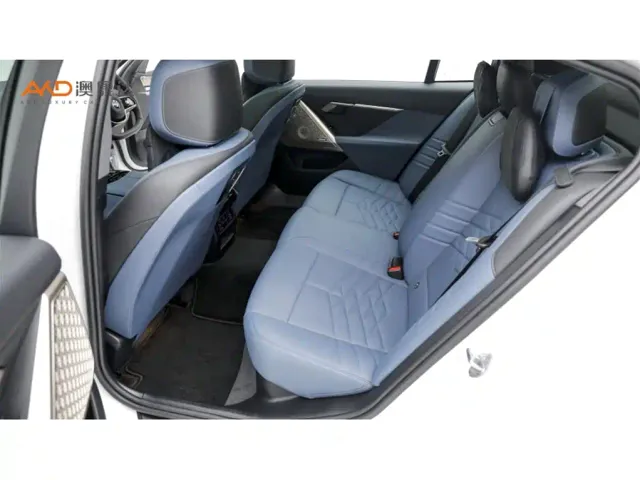 BMW 5 Series — Фото автомобиля 7