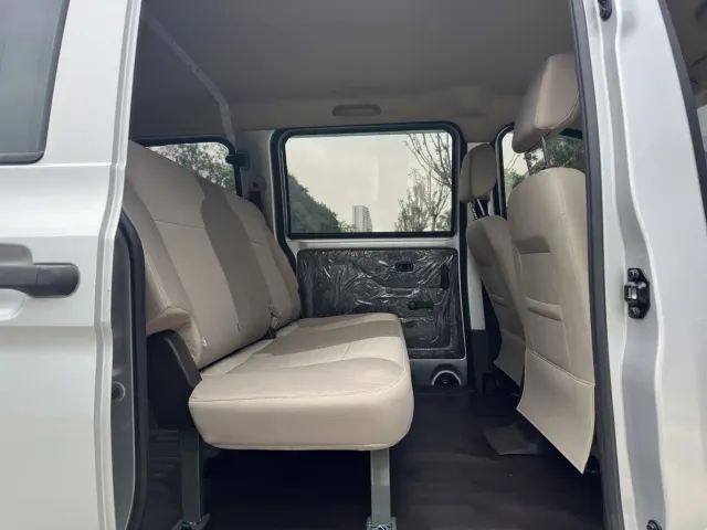 Wuling Hongguang V — Фото автомобиля 11