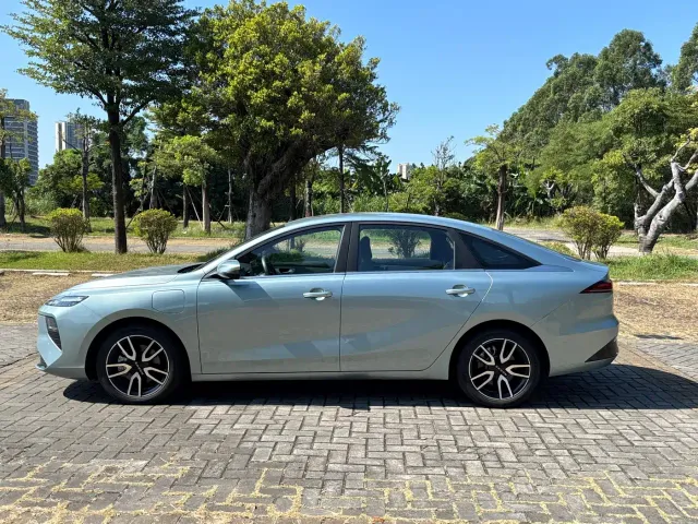 Roewe D6 — Фото автомобиля 8