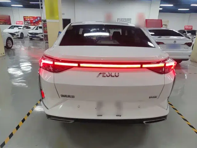Dongfeng Yixuan — Фото автомобиля 5