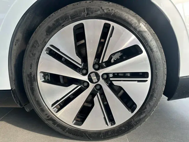 Geely Galaxy Galaxy E8 2024 665km RWD Starship Voyager Edition — Фото автомобиля 12