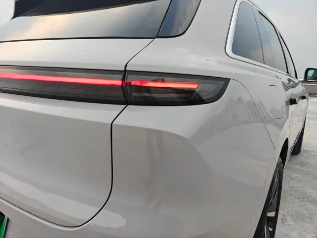 Li Auto L6 — Фото автомобиля 17