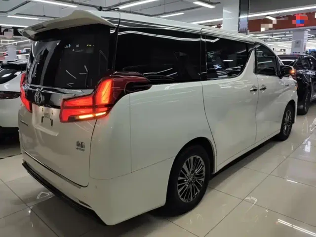 Toyota Alphard — Фото автомобиля 6