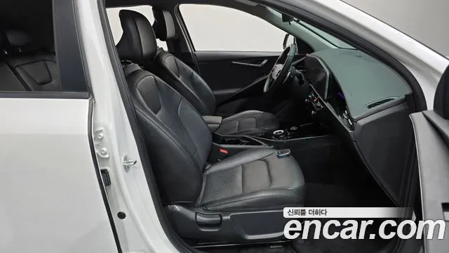 Kia Niro — Фото автомобиля 16