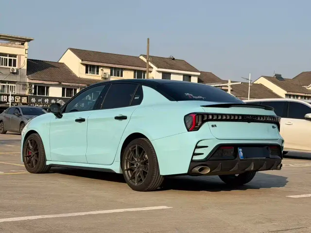 Lynk & Co 03 — Фото автомобиля 4