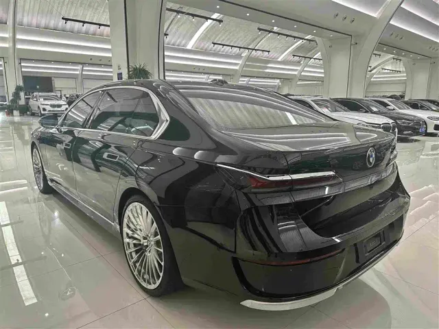BMW 7 Series — Фото автомобиля 18