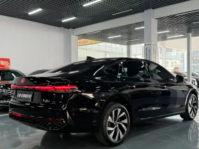 Volkswagen Passat — Фото автомобиля 5