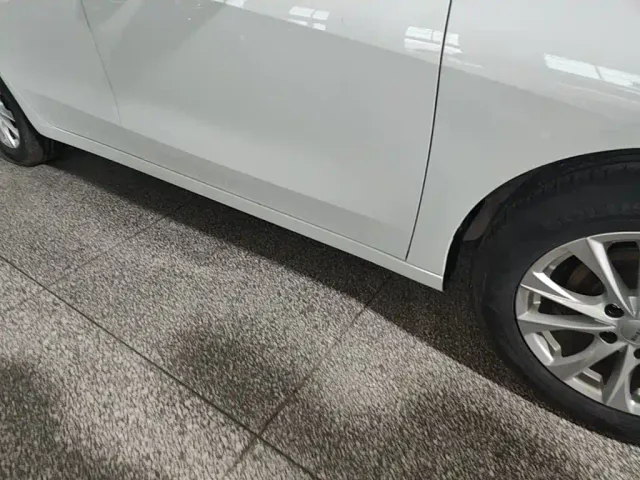 Roewe i5 — Фото автомобиля 20
