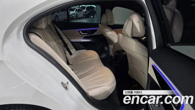 Mercedes-Benz E-Class — Фото автомобиля 20