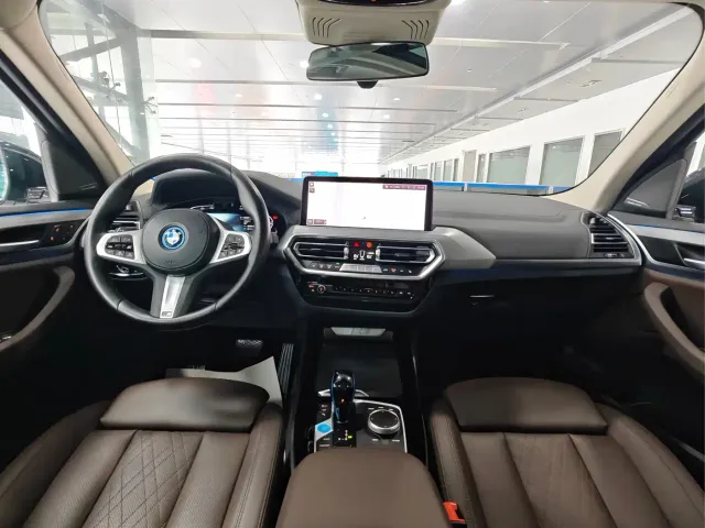 BMW iX3 — Фото автомобиля 14